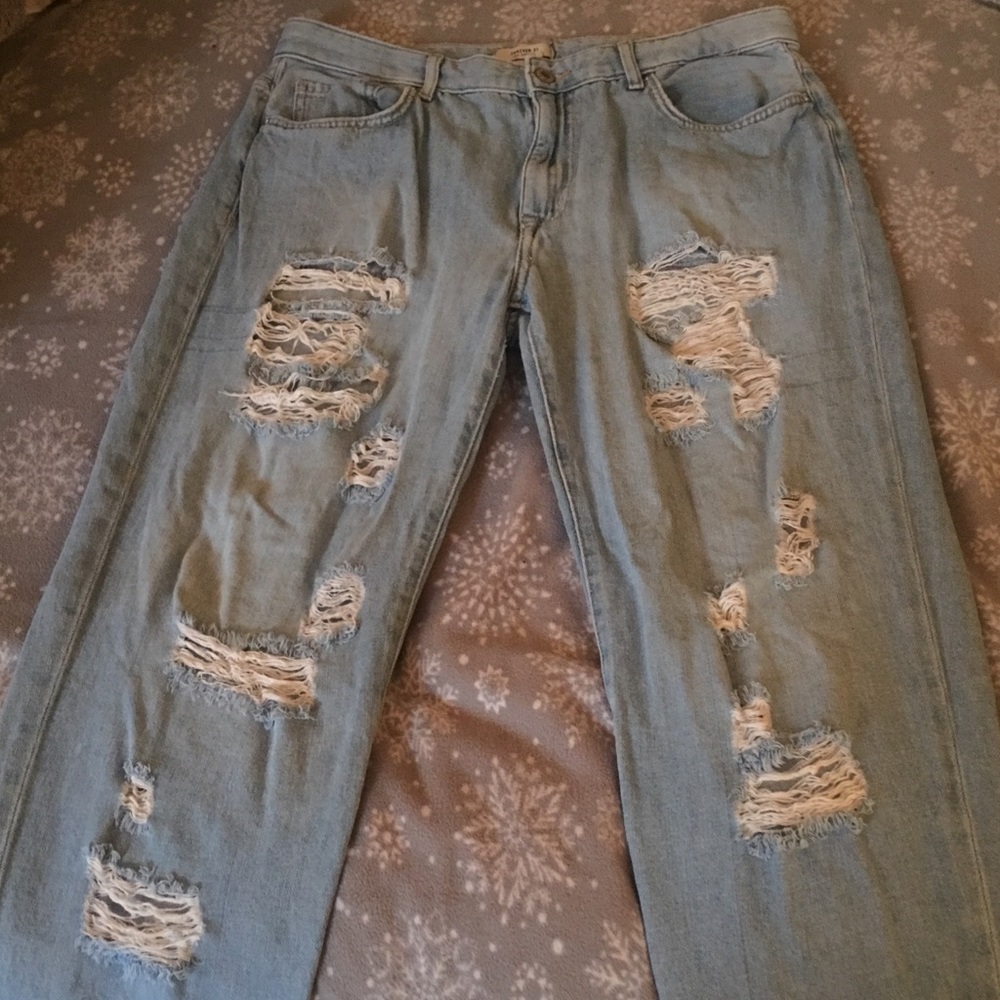RIPPED MOM JEANS